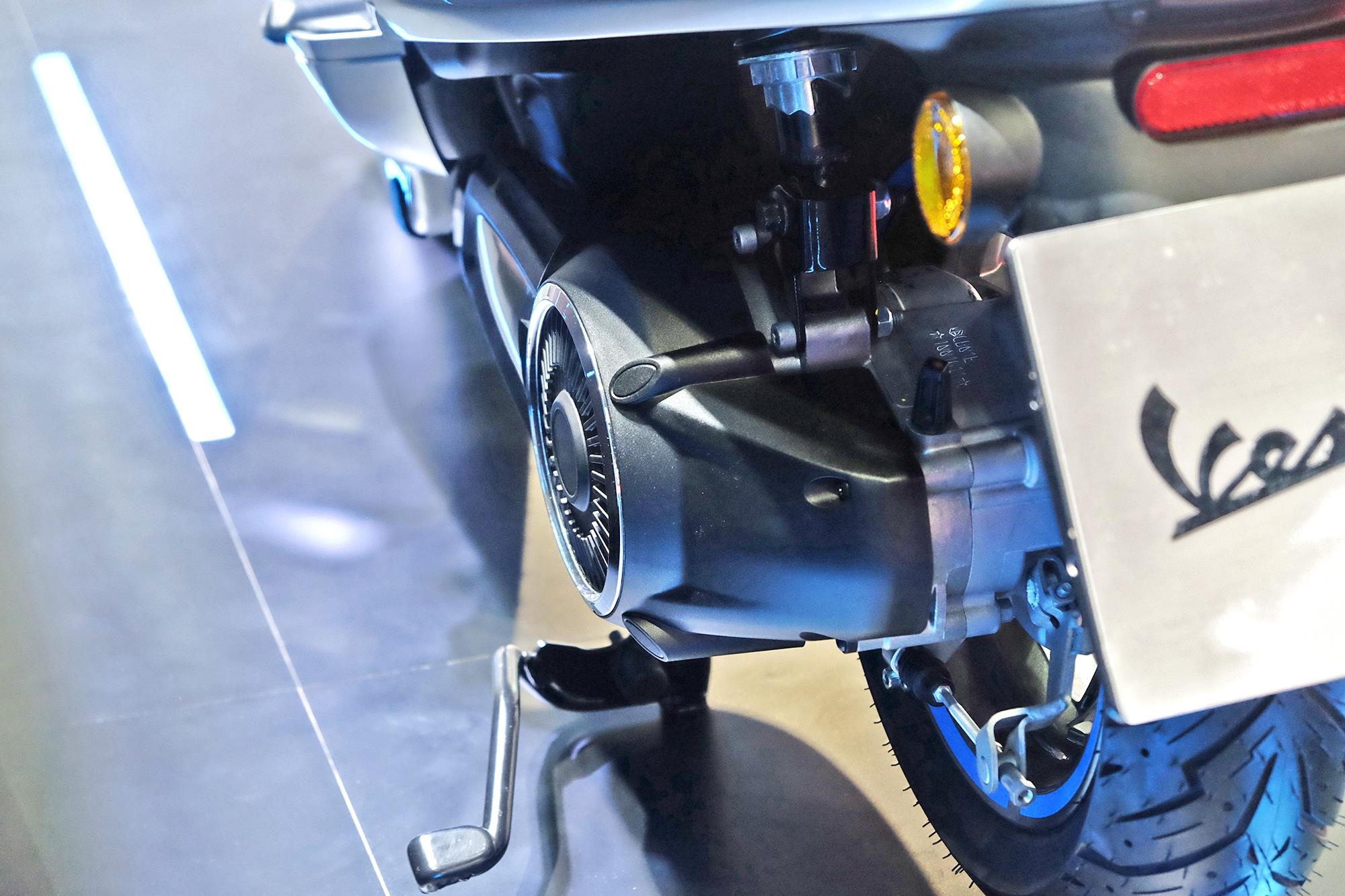 Xe điện Vespa Elettrica ra mắt  ảnh 4 Xe dien Vespa Elettrica ra mat anh 4