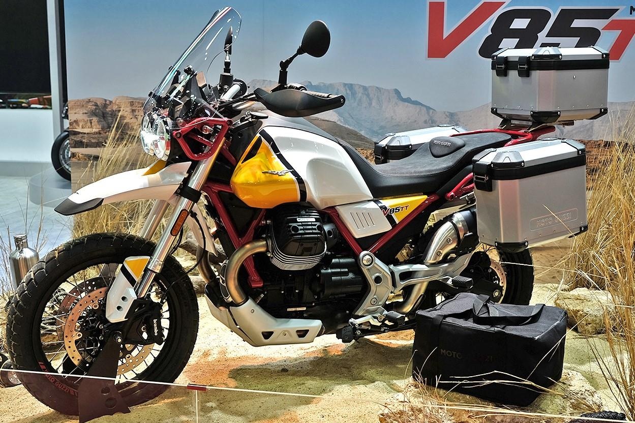 Moto Guzzi V85TT - xe dia hinh co dien 'du do choi' co gia 23.900 USD hinh anh
