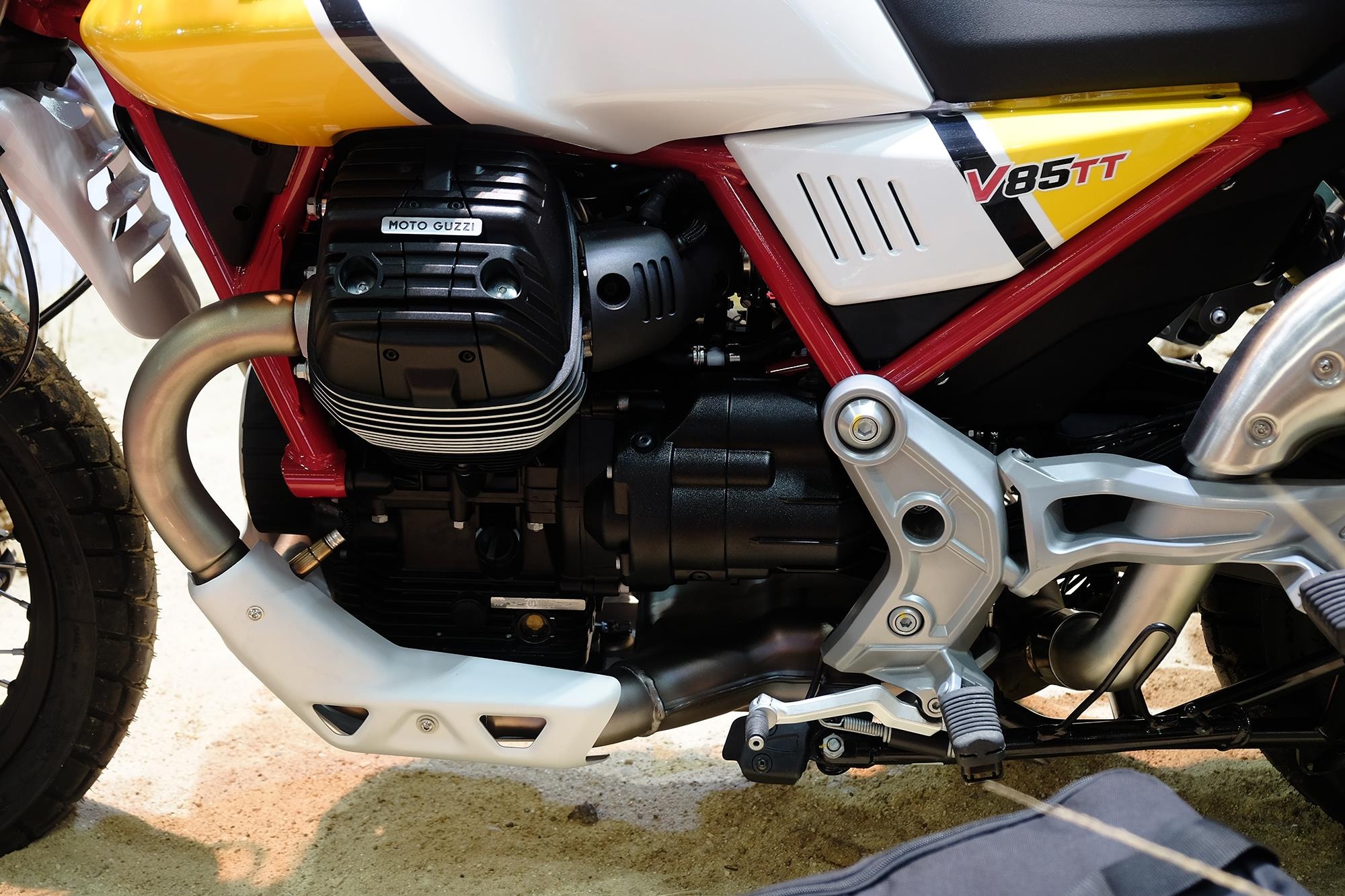 Moto Guzzi V85TT ra mắt ảnh 7 Moto Guzzi V85TT ra mat anh 7