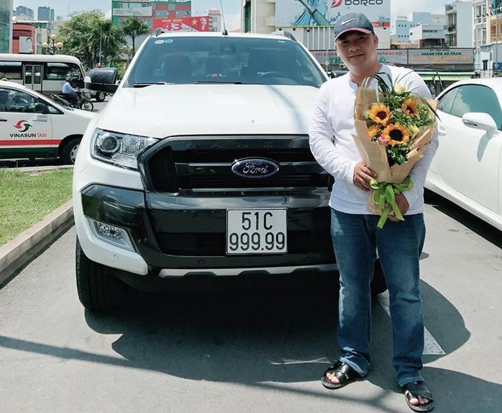 Loat xe binh dan bien so ''ngu quy'' anh 12