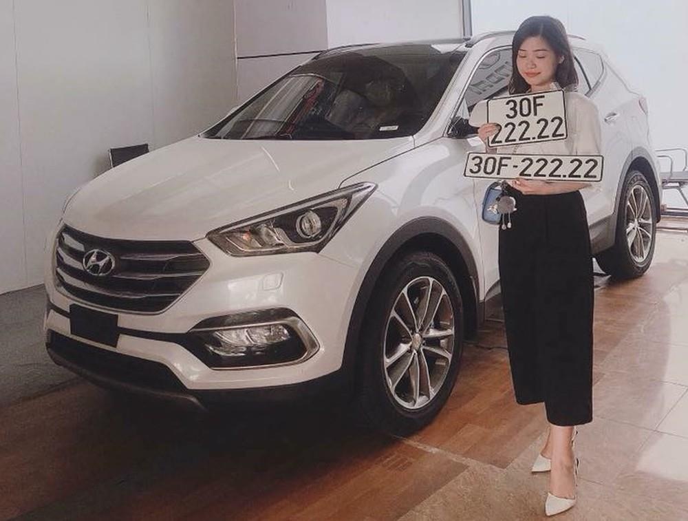 Loat xe binh dan bien so ''ngu quy'' anh 8