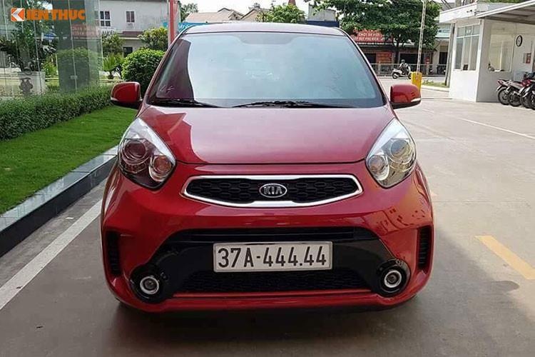 Loat xe binh dan bien so ''ngu quy'' anh 14