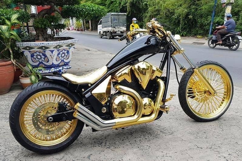 Phuc XO noi tieng tren mang xa hoi boi dan xe ma vang dinh dam hinh anh