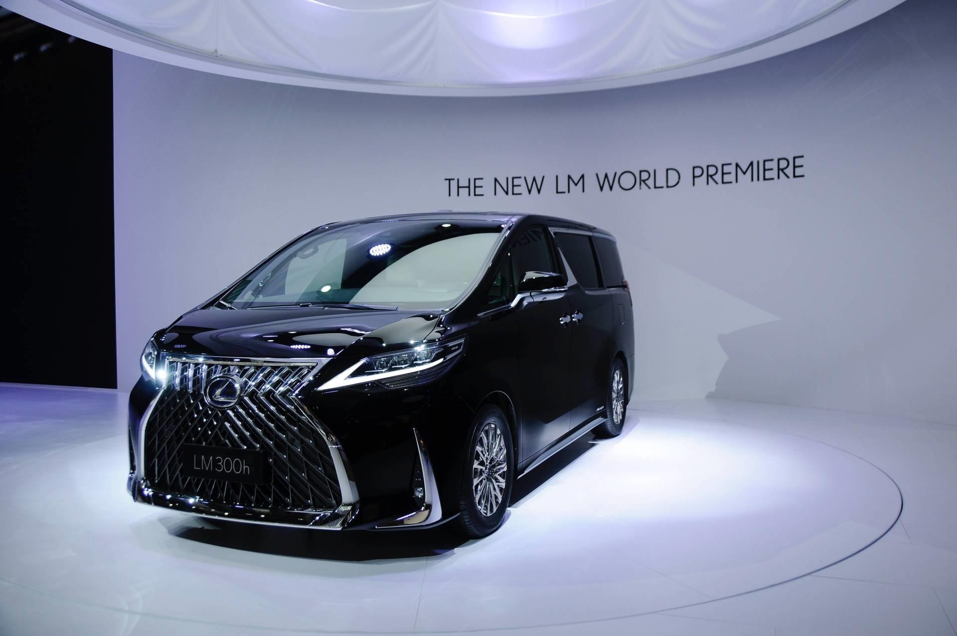 xe cho khach Lexus LM ra mat anh 1