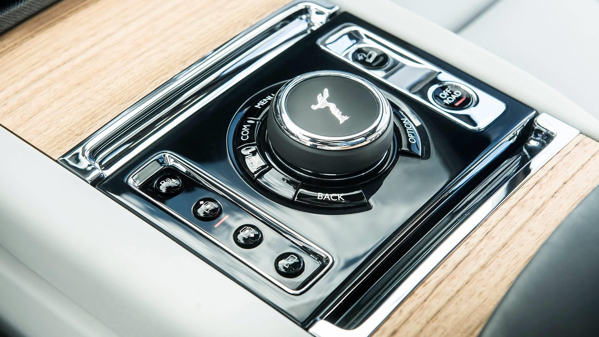 Kham pha SUV sieu sang cua Ronaldo anh 9