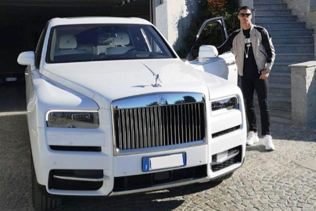 Ngoai Rolls-Royce Cullinan moi sam, Cristiano Ronaldo co du bo sieu xe hinh anh