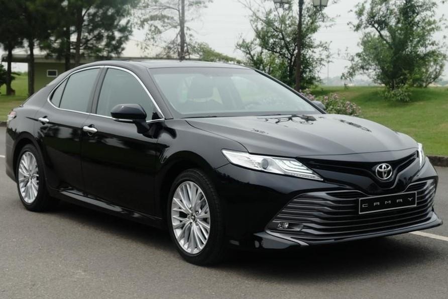 Toyota Camry 2019 - re hon, tre hon, kem sang hon hinh anh