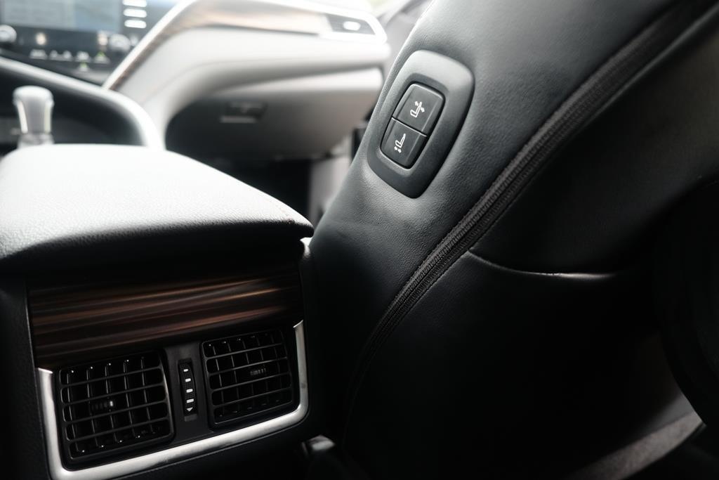 Re hon ca ban cu,  Toyota Camry 2019 co thay doi gi anh 15