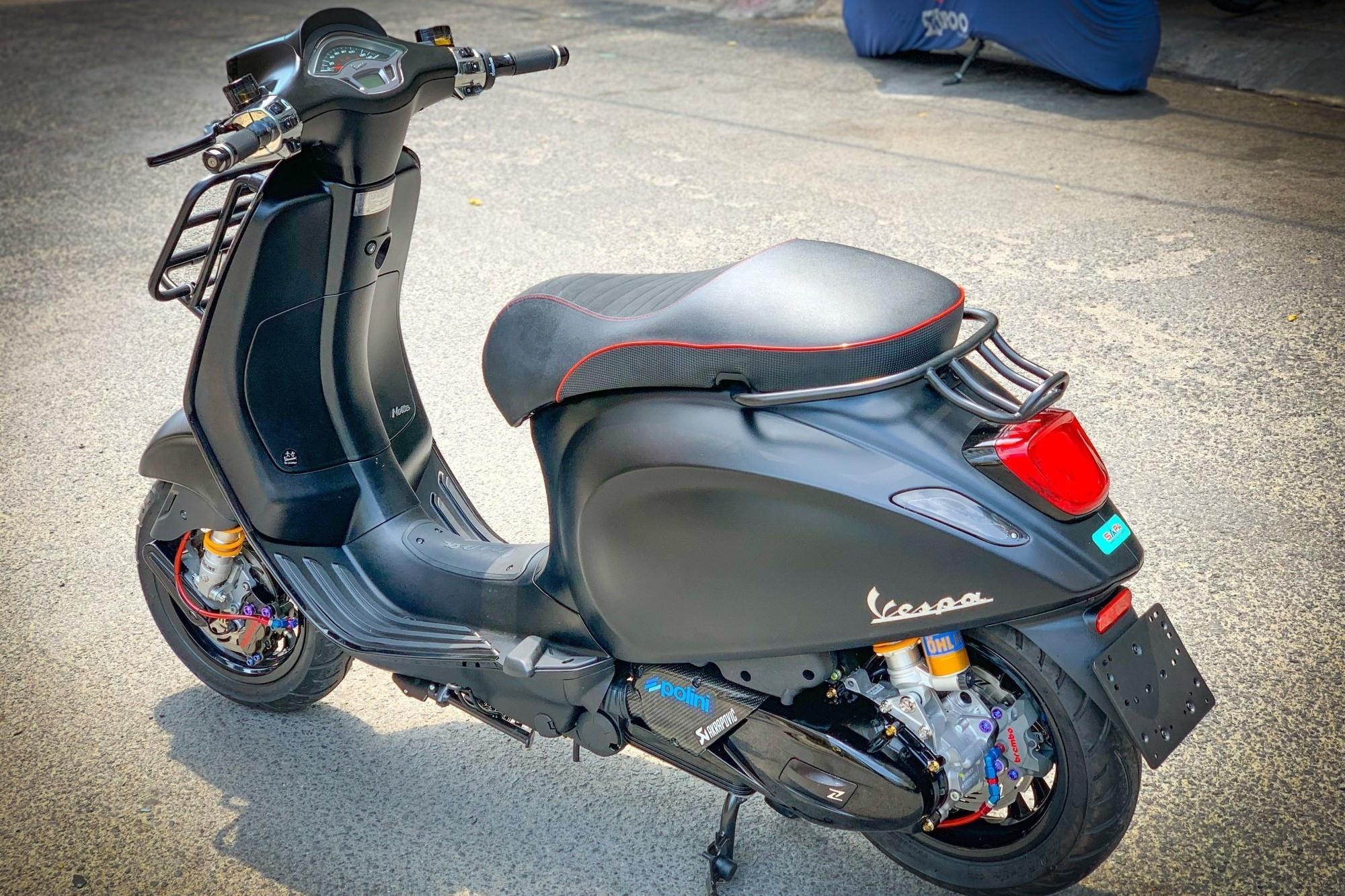 Vespa Sprint do dan do choi tri gia tram trieu cua biker Sai Gon hinh anh