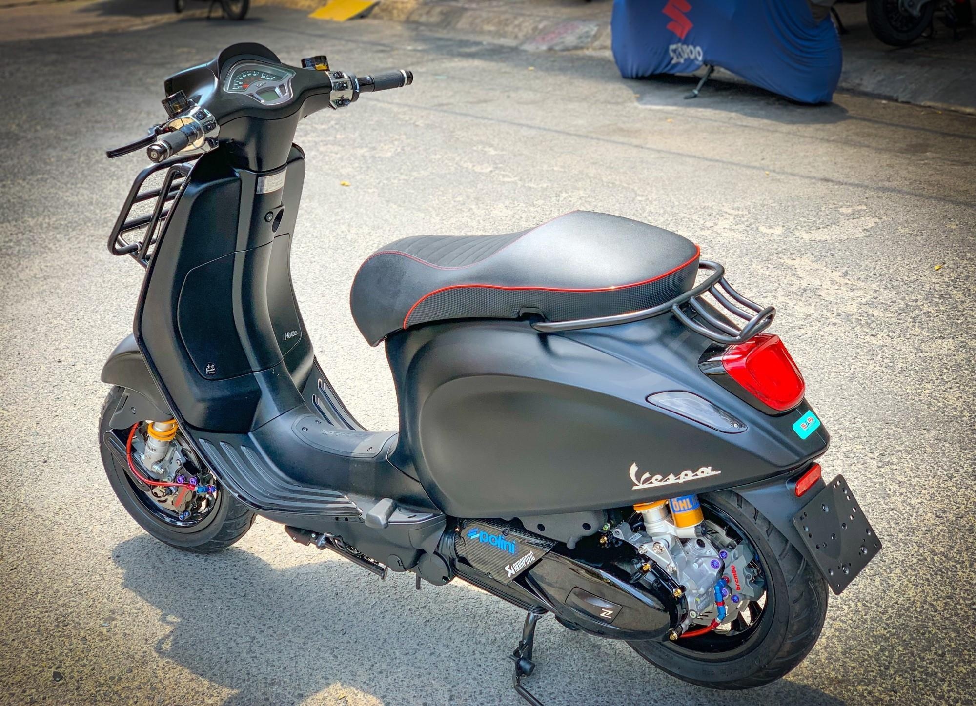 Vespa Sprint voi dan do choi 100 trieu anh 2