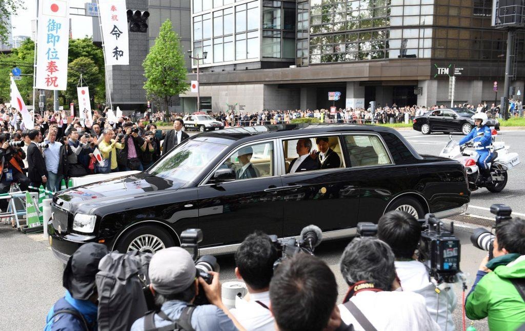 Tan Nhat hoang su dung xe gi trong le dang quang? anh 3
