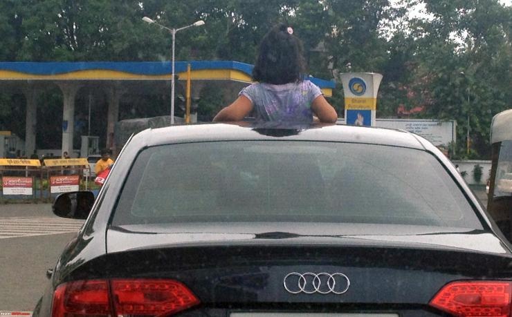 Trẻ em thò đầu ra cửa sổ trời ảnh 3 Tre em tho dau ra cua so troi anh 3