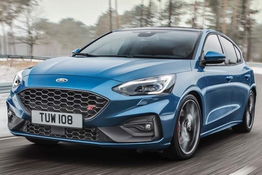 Ford Focus ST manh ngang ngua Mustang, gia tu 38.600 USD hinh anh