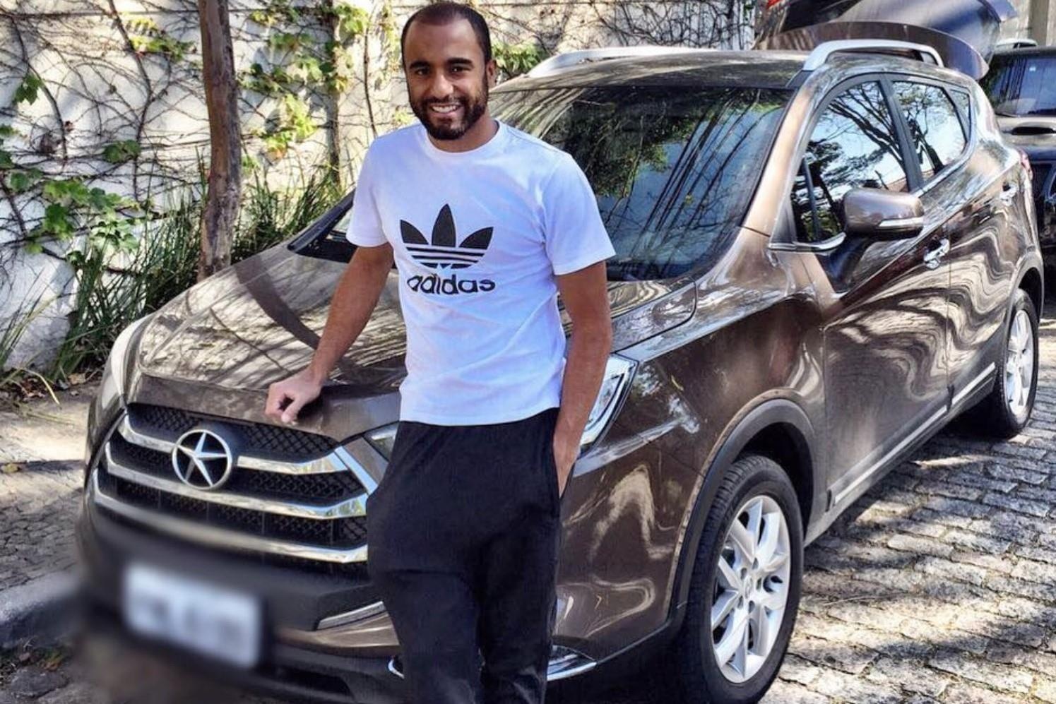 Dan sao Tottenham choi xe 'tiet kiem', Lucas Moura con dung xe TQ hinh anh