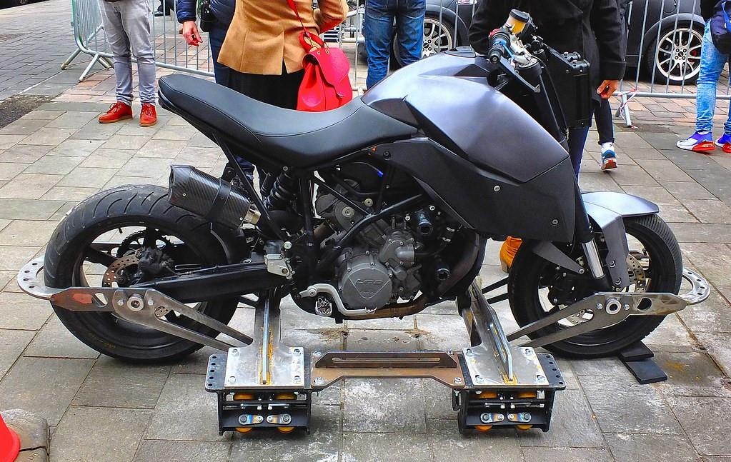 Dan xe xuat hien trong ''Fast & Furious'' anh 11