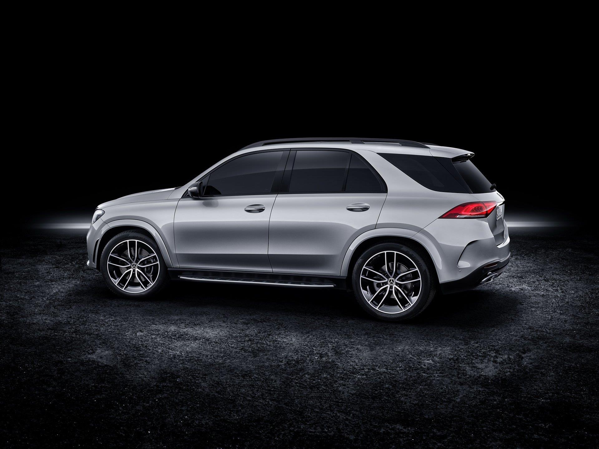 Mercedes-Benz GLE 580 ra mat anh 4