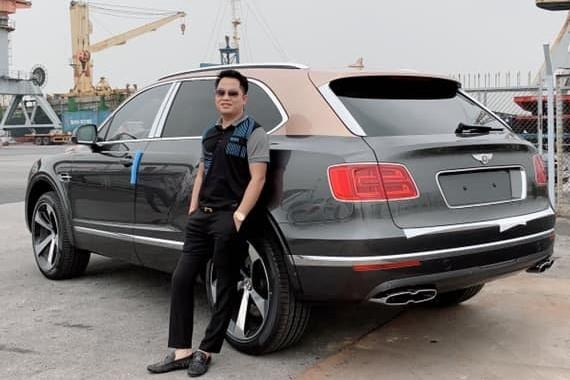 Bentley Bentayga V8 dau tien ve VN la ban doc ky niem 100 nam hinh anh