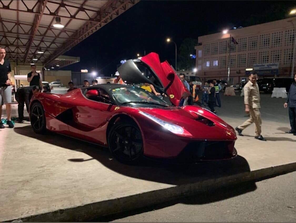 Bộ đôi Ferrari LaFerrari tại Campuchia ảnh 1 Bo doi Ferrari LaFerrari tai Campuchia anh 1