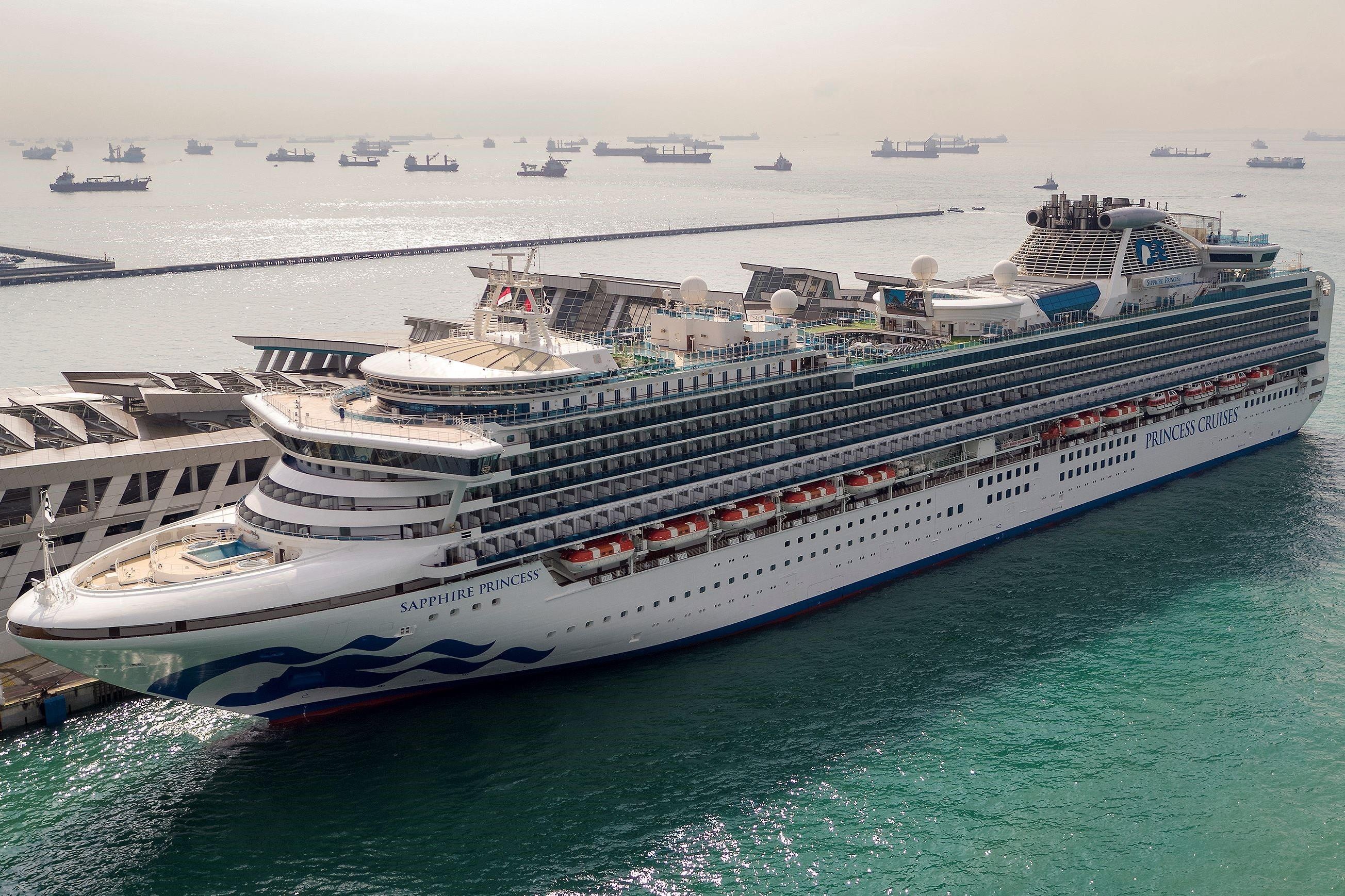 Hang du thuyen xa rac ra bien co gi dac biet? hinh anh