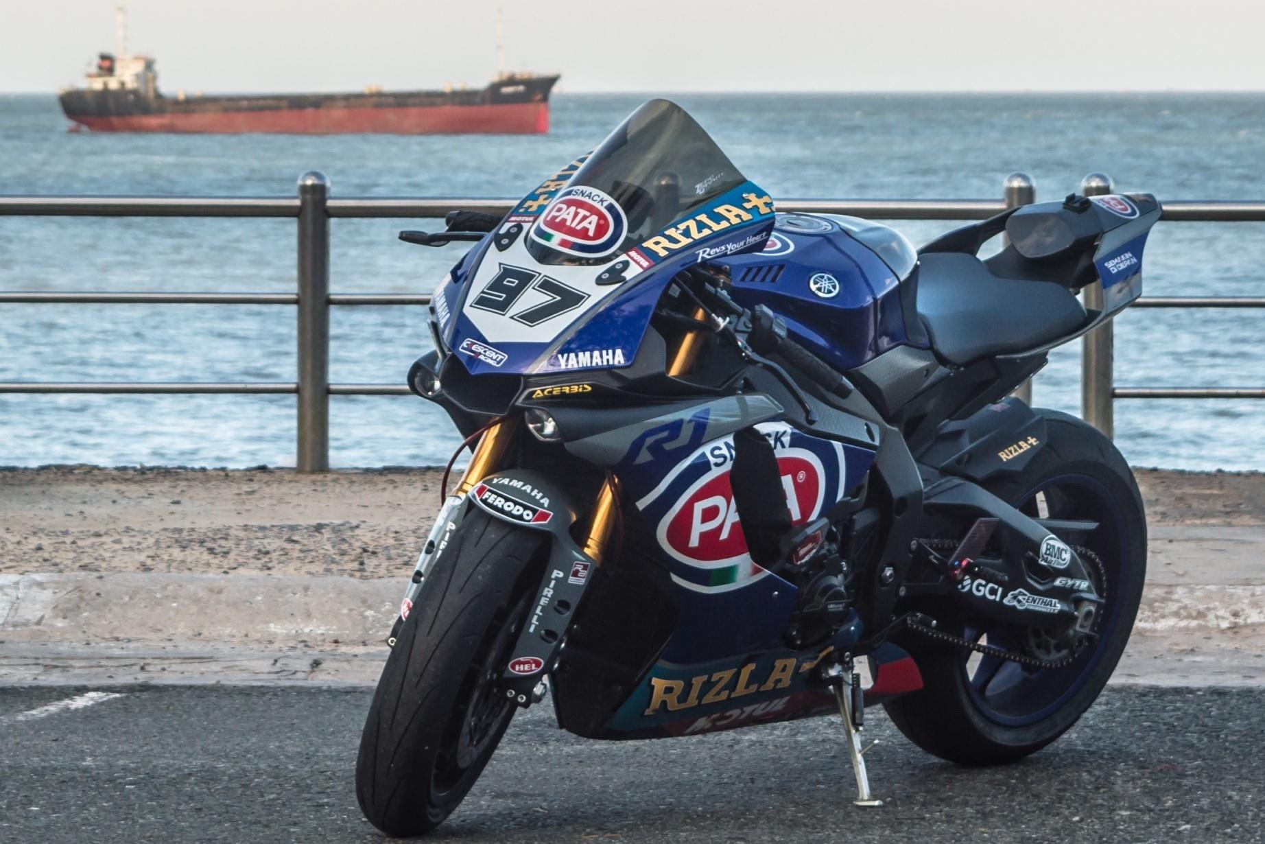 Yamaha R1 do xe dua tai Sai Gon anh 3