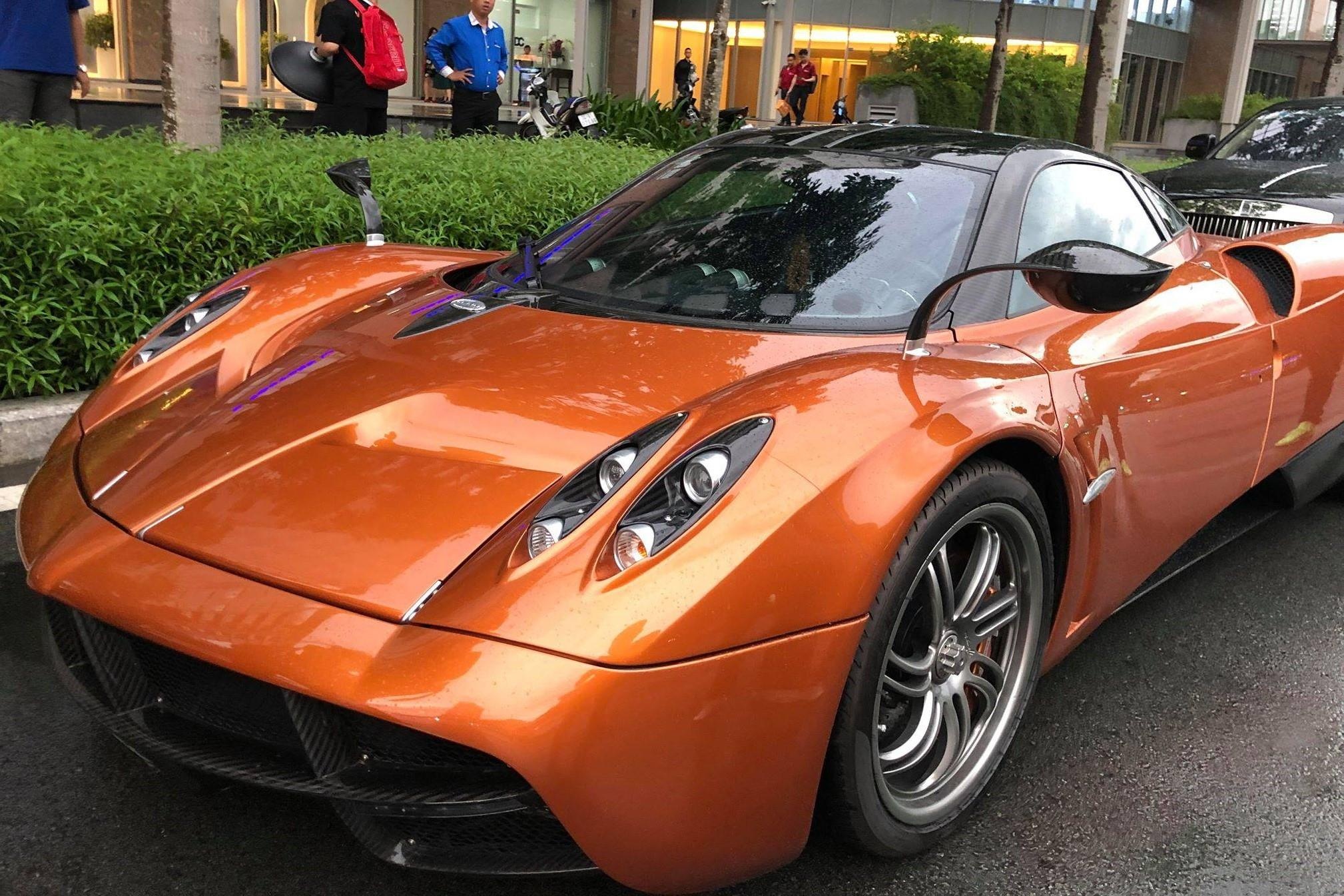 Mac con bao Car Passion o HN, sieu xe dat nhat VN 'tam mua' giua SG hinh anh