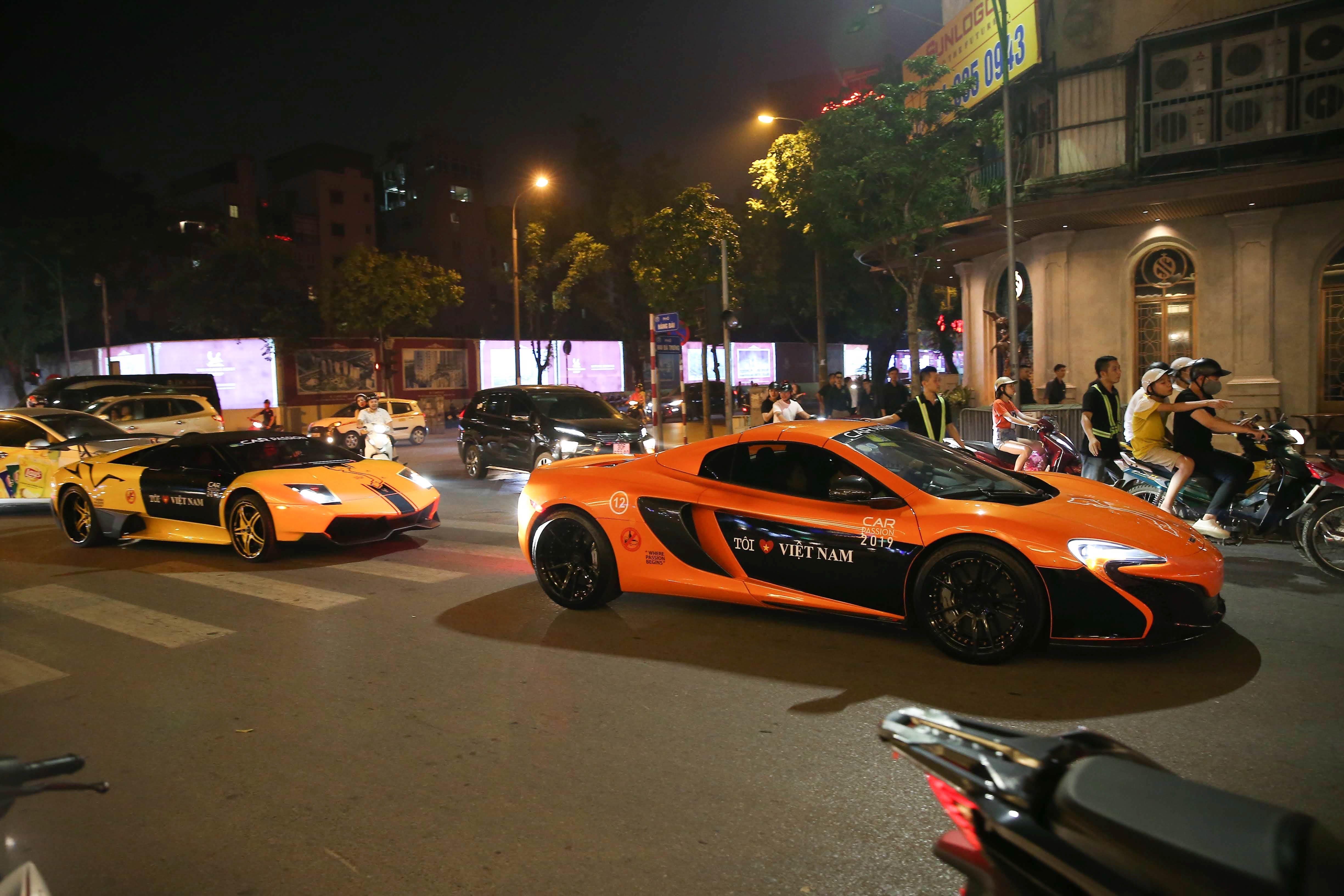 Dan sieu xe tram ty nao dong Ha Noi anh 1