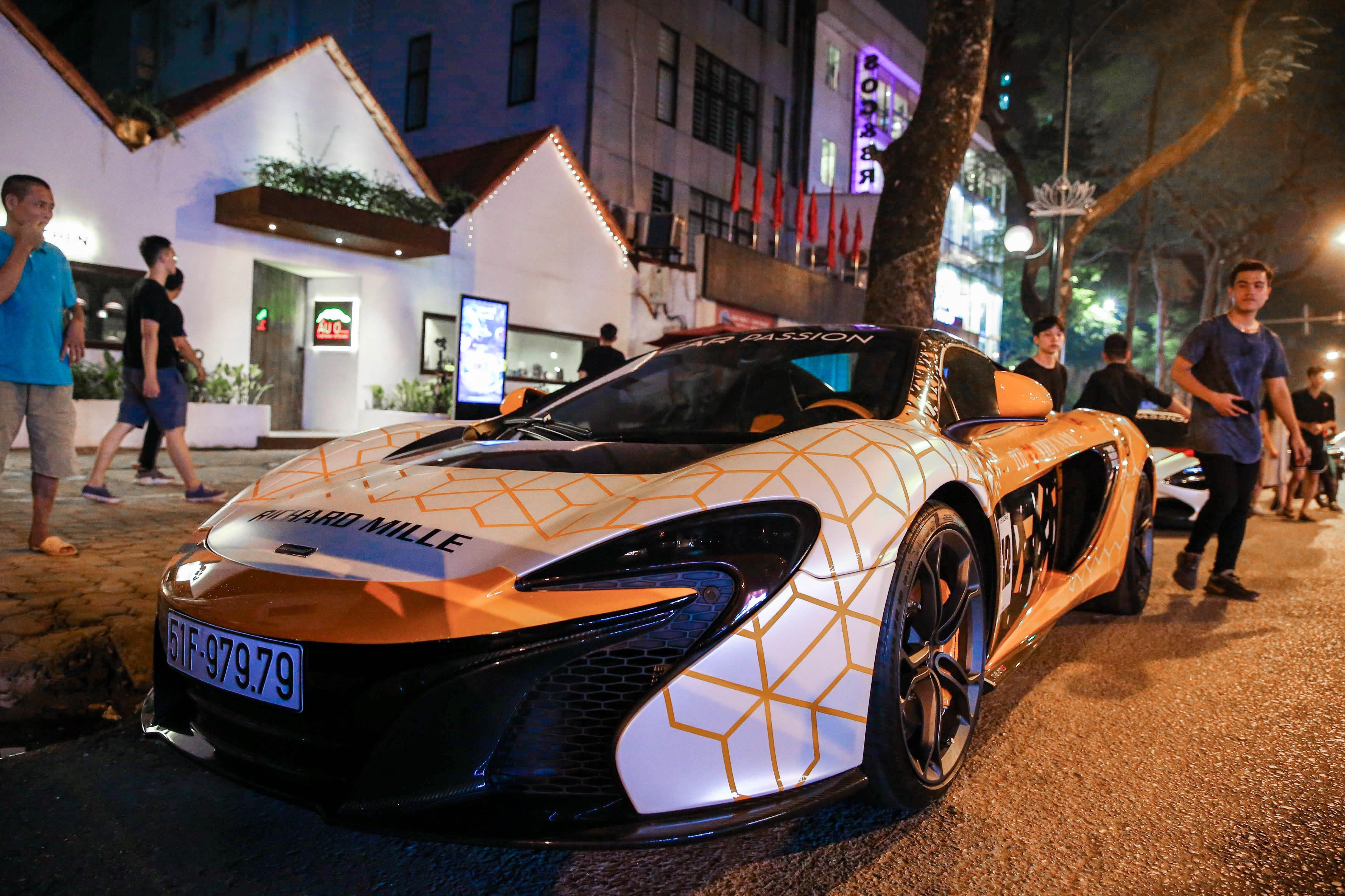 Dan sieu xe tram ty nao dong Ha Noi anh 5