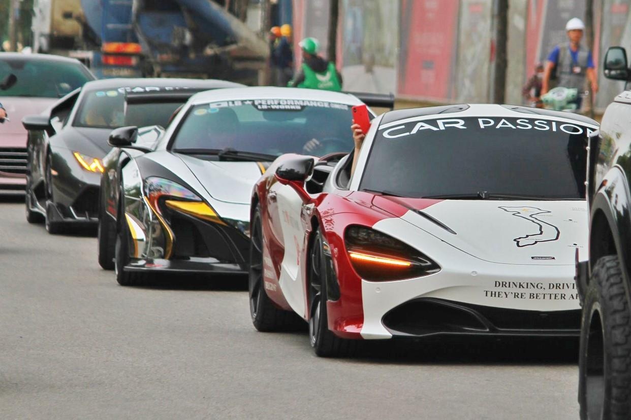 Doan sieu xe Car Passion 2019 noi duoi nhau lan banh roi Ha Noi hinh anh