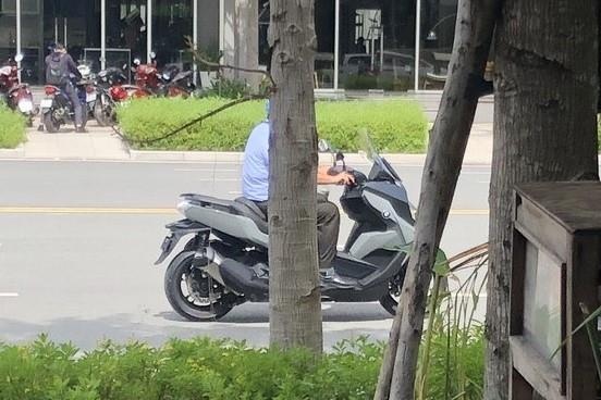 Tay ga BMW C 400 GT xuat hien tren duong pho VN, can ke ngay ra mat hinh anh