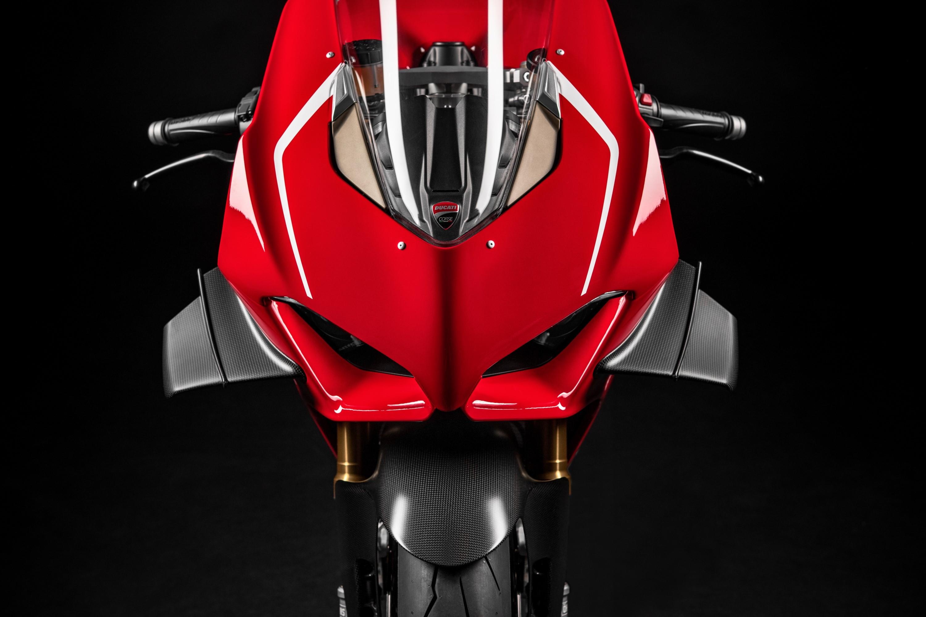 Ducati Panigale V4 R cap ben Malaysia anh 3