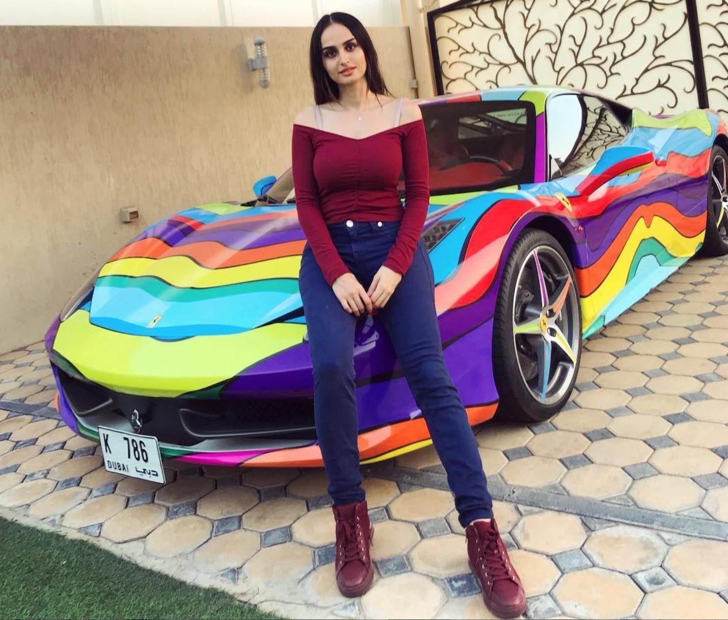 Nu hoa si so huu dan sieu xe mo uoc anh 9