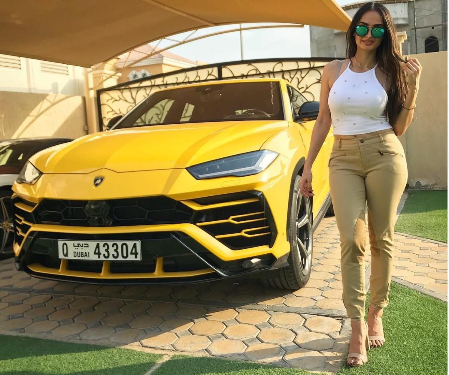 Nu hoa si so huu dan sieu xe mo uoc anh 8