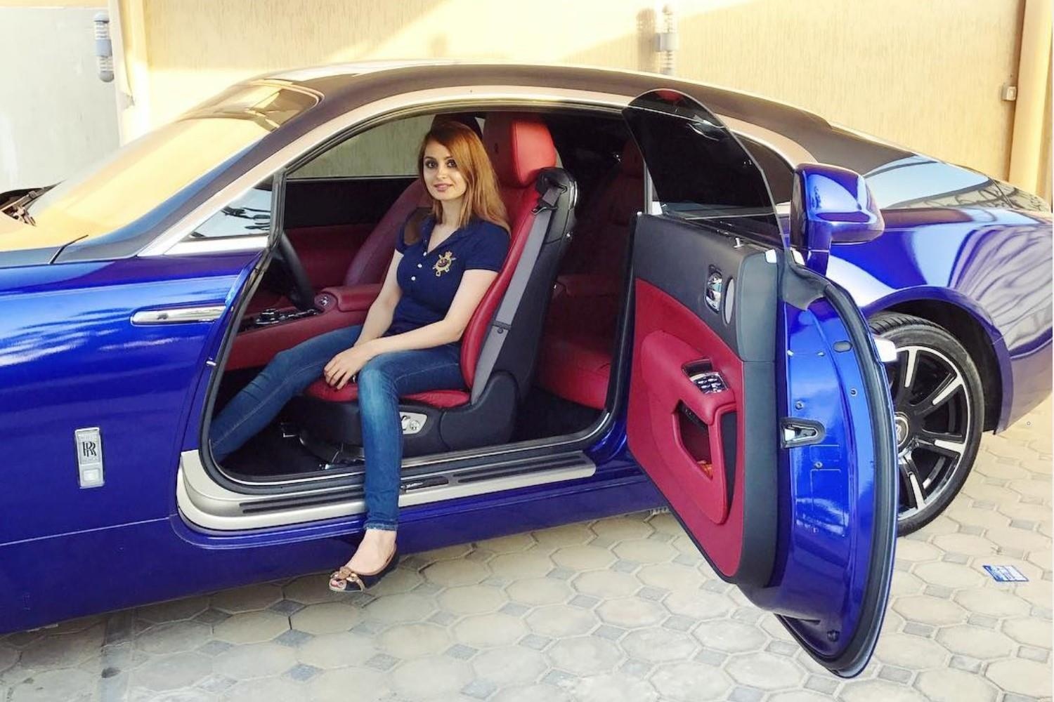 Nu hoa si so huu dan sieu xe mo uoc anh 4