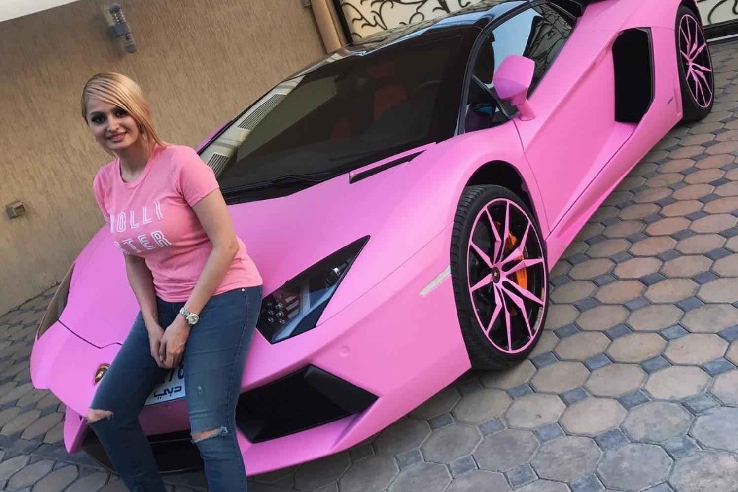 Nu hoa si so huu dan sieu xe mo uoc anh 7