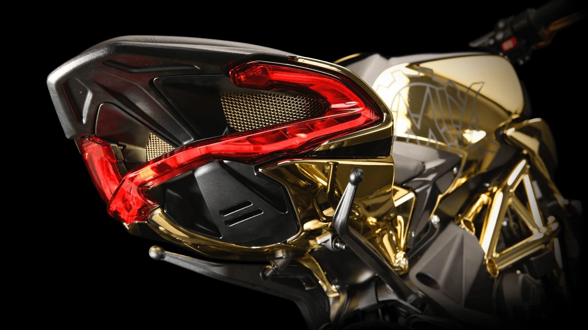 MV Agusta Dragster 800 RC ma vang anh 4