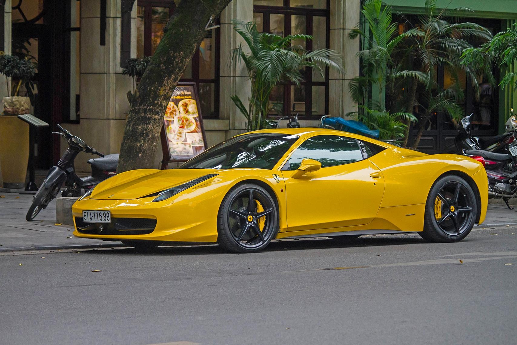Sieu xe Ferrari 458 Italia tai xuat anh 1