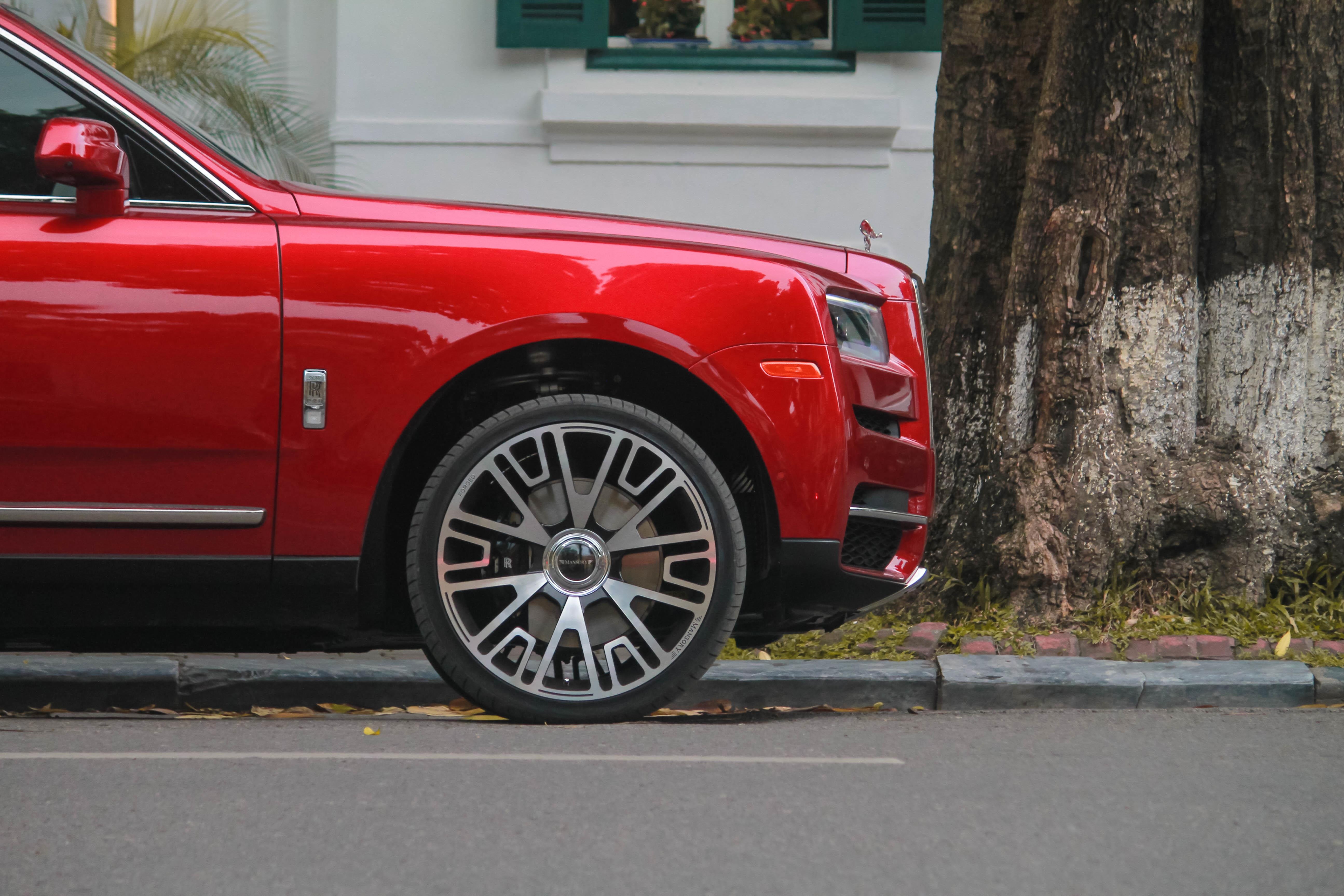 Bộ đôi Rolls-Royce Cullinan tụ họp ảnh 6 Bo doi Rolls-Royce Cullinan tu hop anh 6