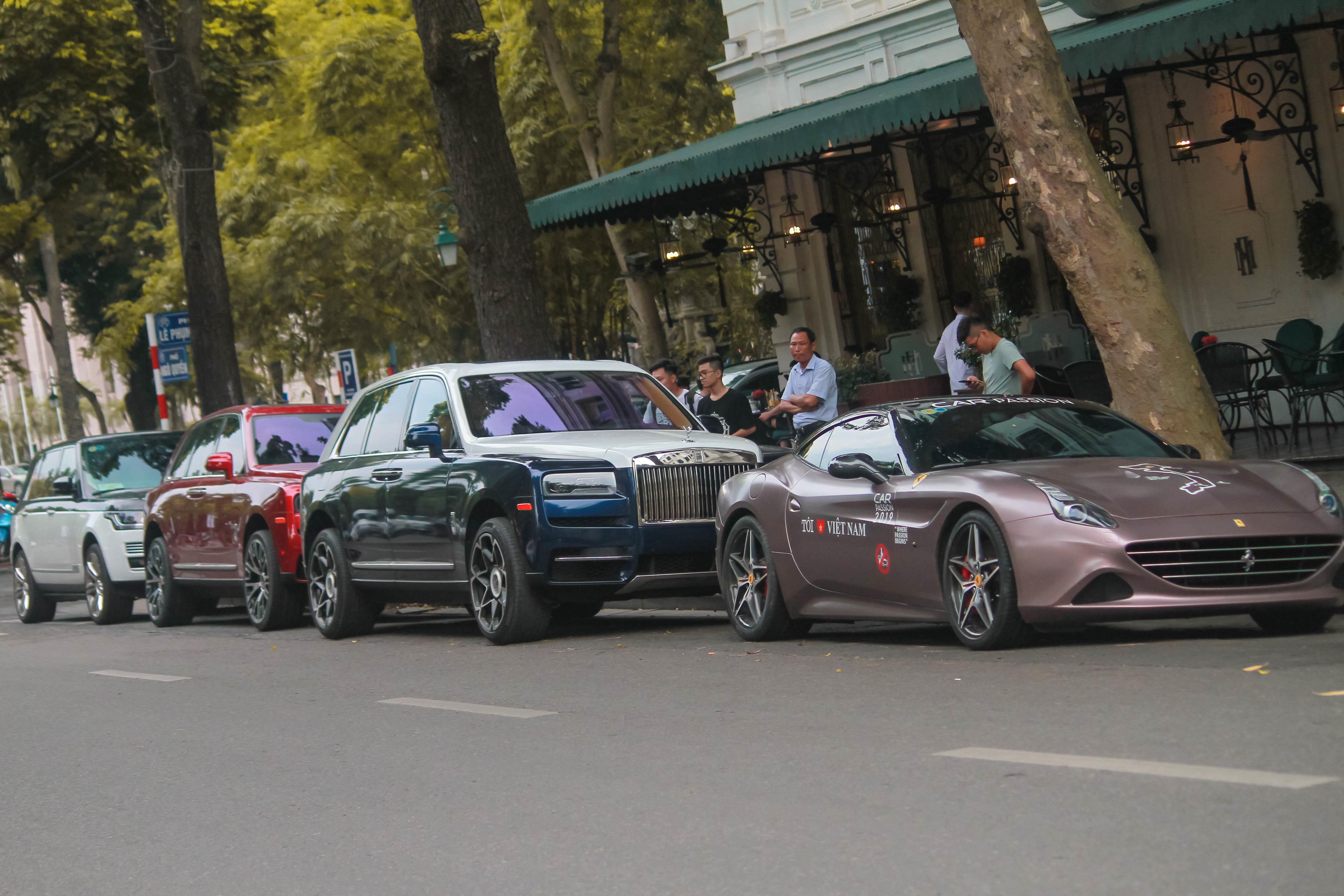 Bộ đôi Rolls-Royce Cullinan tụ họp ảnh 9 Bo doi Rolls-Royce Cullinan tu hop anh 9