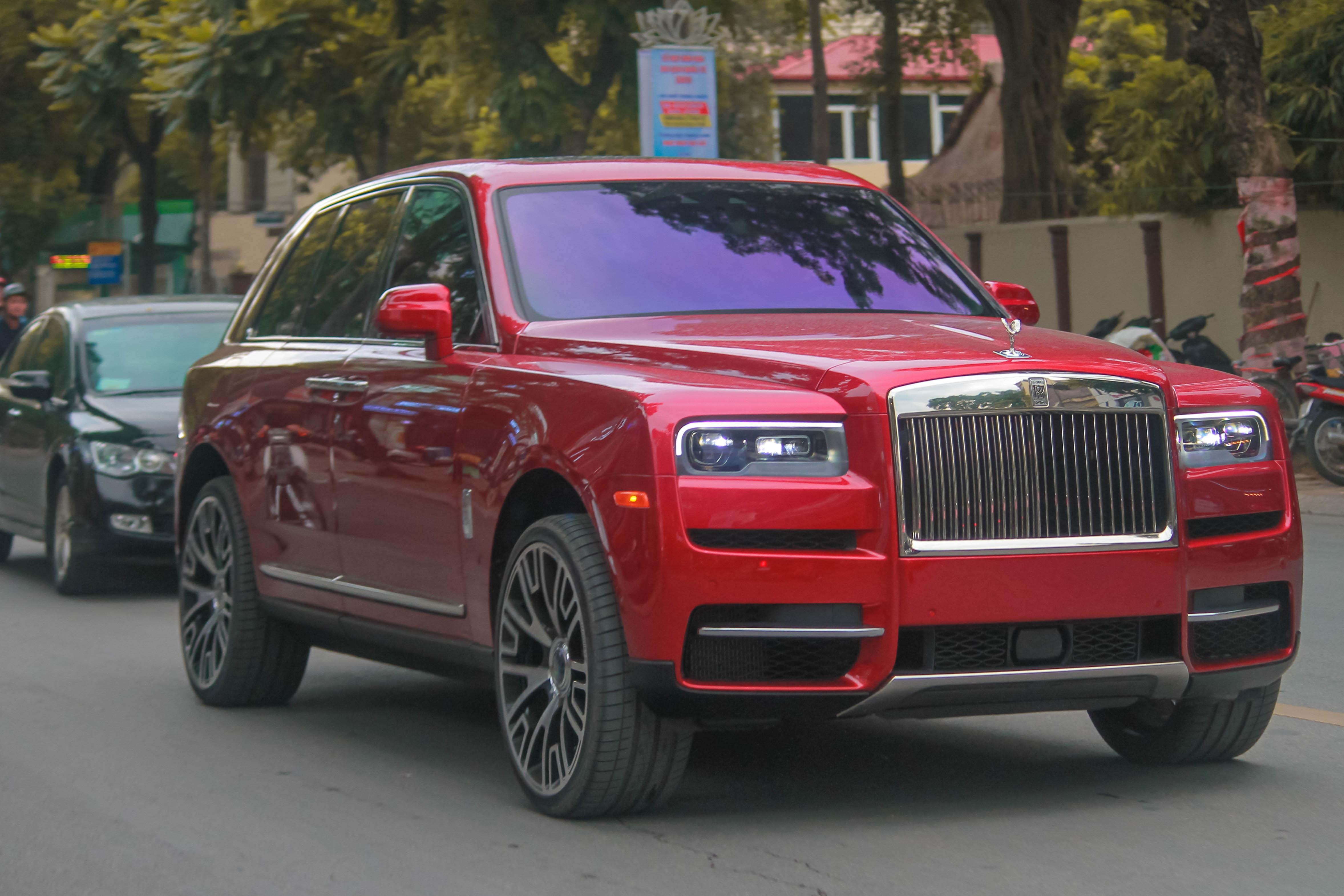 Bộ đôi Rolls-Royce Cullinan tụ họp ảnh 2 Bo doi Rolls-Royce Cullinan tu hop anh 2