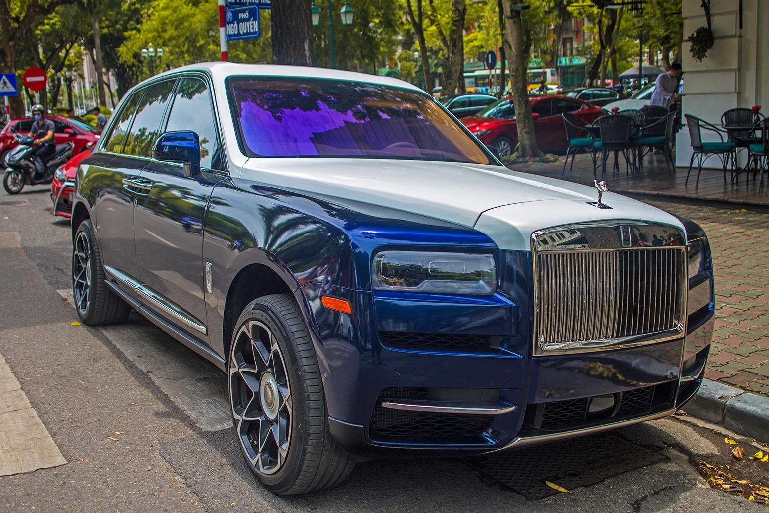 Bộ đôi Rolls-Royce Cullinan tụ họp ảnh 4 Bo doi Rolls-Royce Cullinan tu hop anh 4