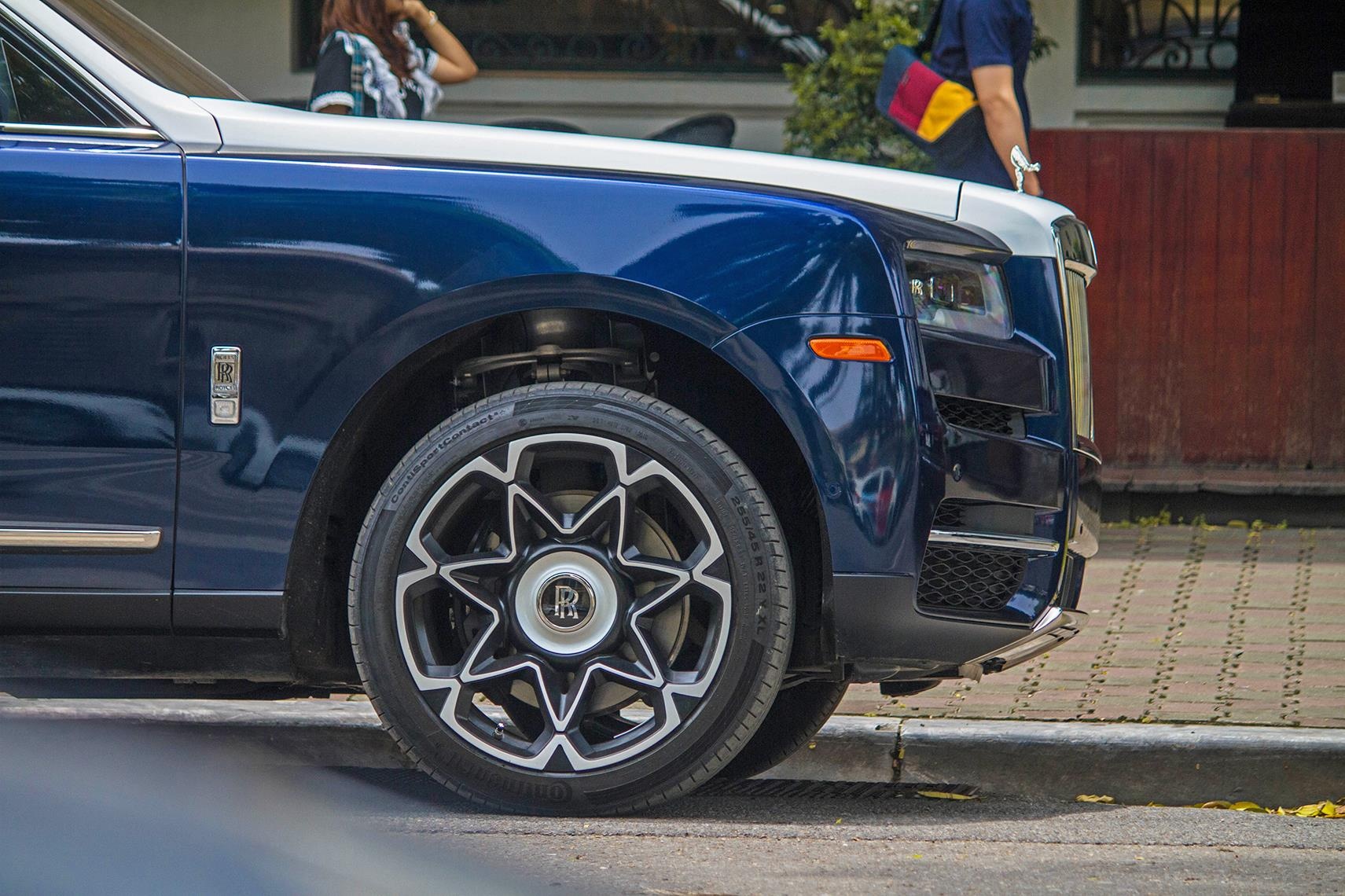Bộ đôi Rolls-Royce Cullinan tụ họp ảnh 3 Bo doi Rolls-Royce Cullinan tu hop anh 3