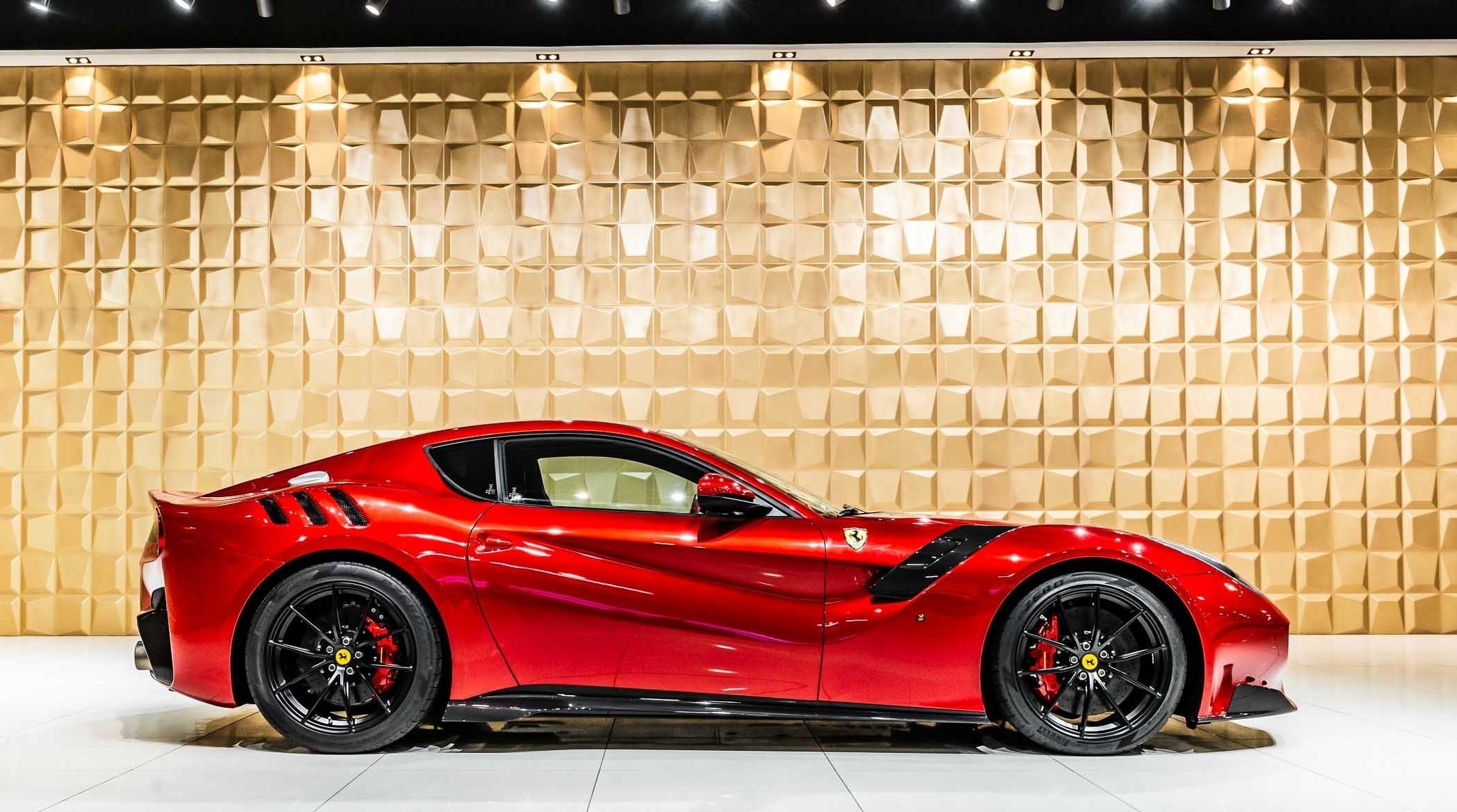 Ferrari F12tdf hàng cũ có giá gần 1 triệu USD ảnh 3 Ferrari F12tdf hang cu co gia gan 1 trieu USD anh 3