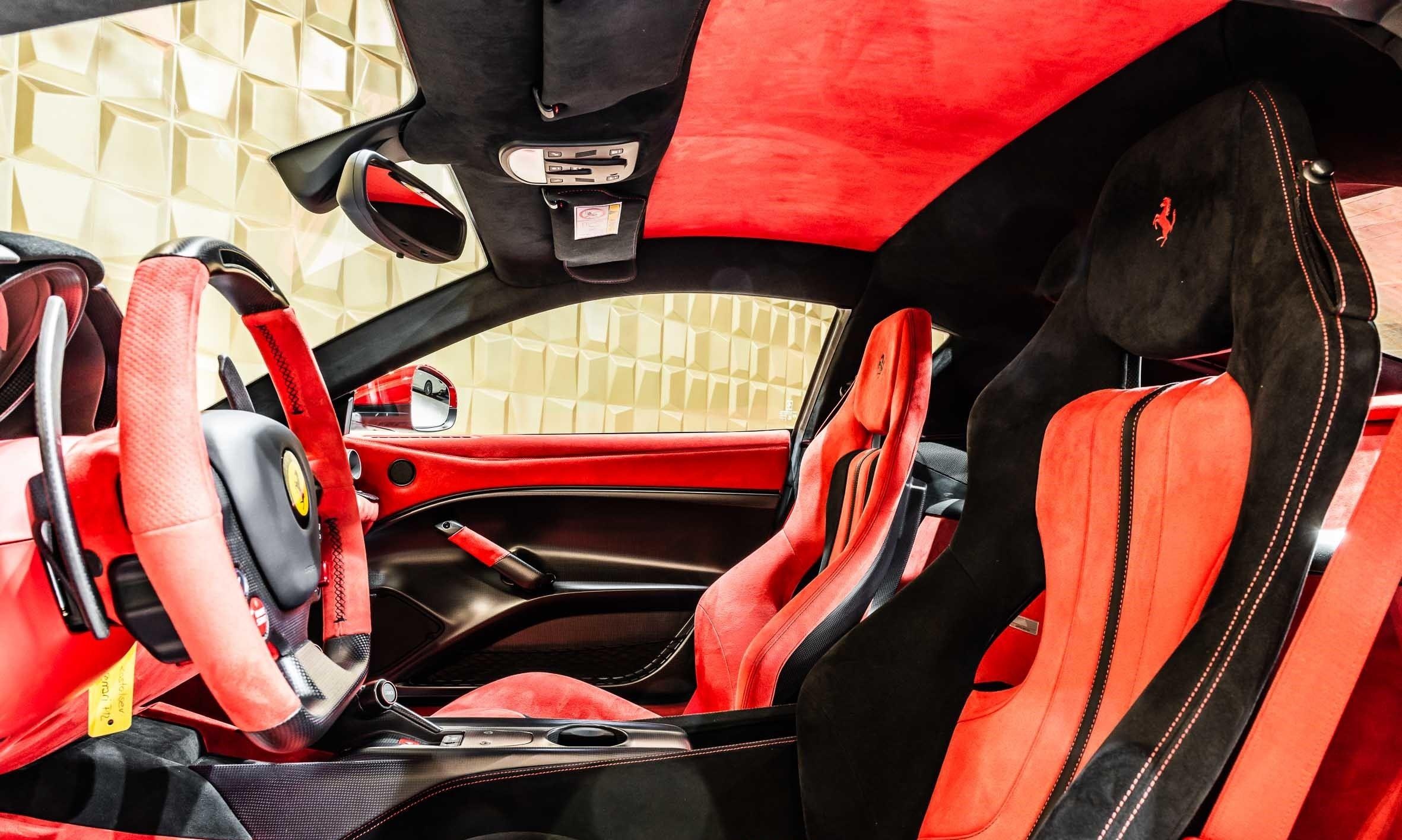 Ferrari F12tdf hàng cũ có giá gần 1 triệu USD ảnh 5 Ferrari F12tdf hang cu co gia gan 1 trieu USD anh 5