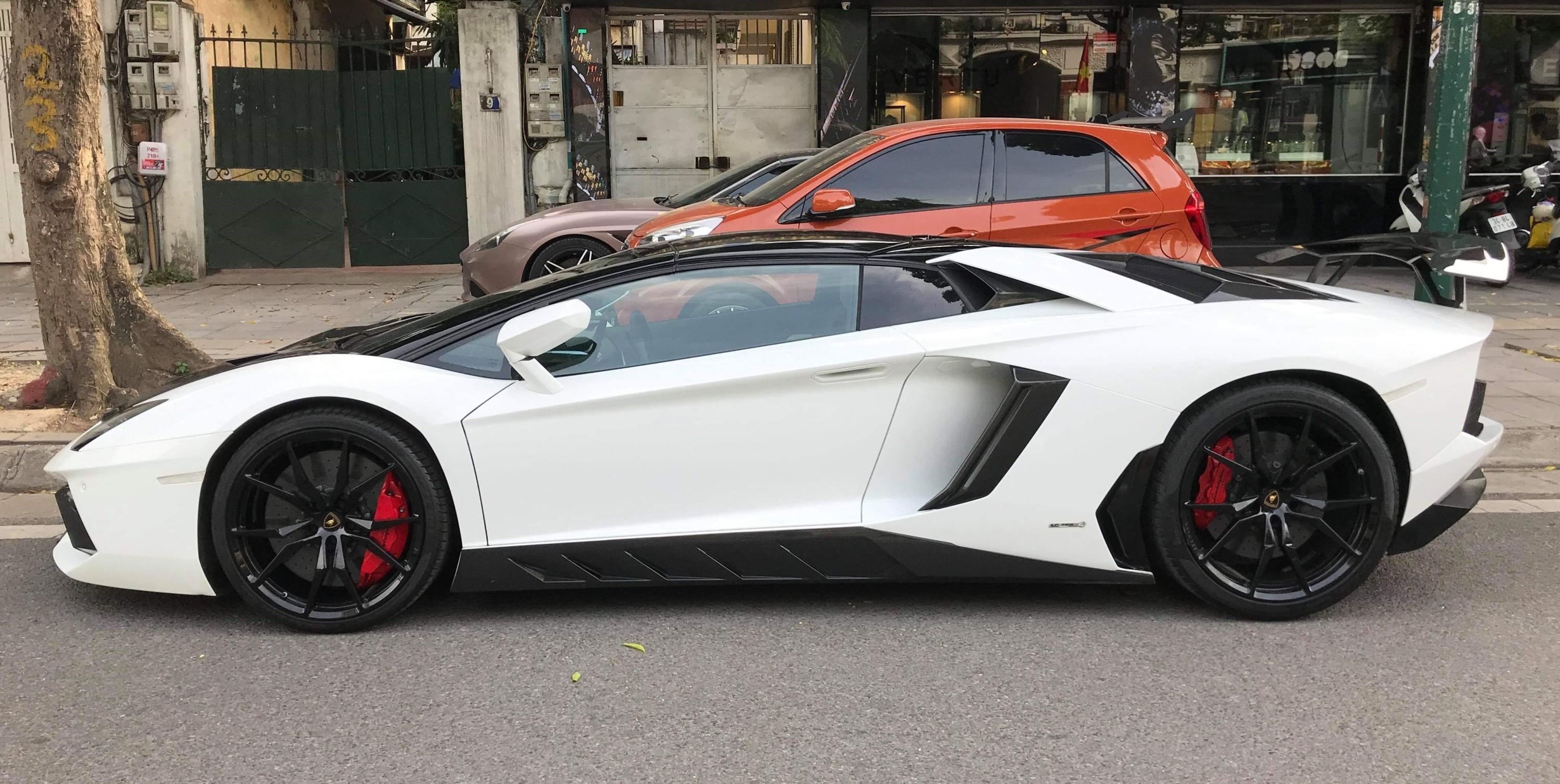 Can canh Lamborghini Aventador Roadster do Novitec anh 5
