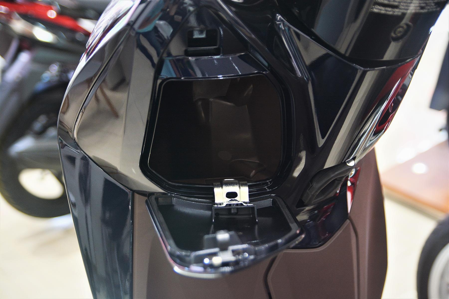 Đắt hơn bản cũ, Honda Lead có khác biệt gì? ảnh 9 Dat hon ban cu, Honda Lead co khac biet gi? anh 9