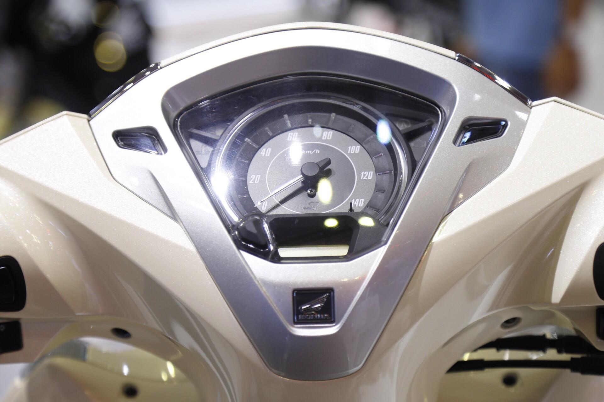 Đắt hơn bản cũ, Honda Lead có khác biệt gì? ảnh 6 Dat hon ban cu, Honda Lead co khac biet gi? anh 6