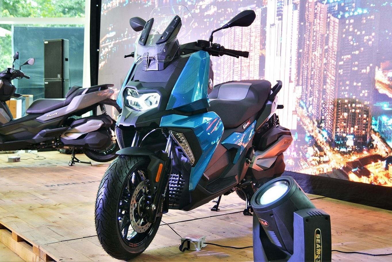 BMW C 400 X - co du suc la 'ke pha binh' Honda SH 300i hinh anh