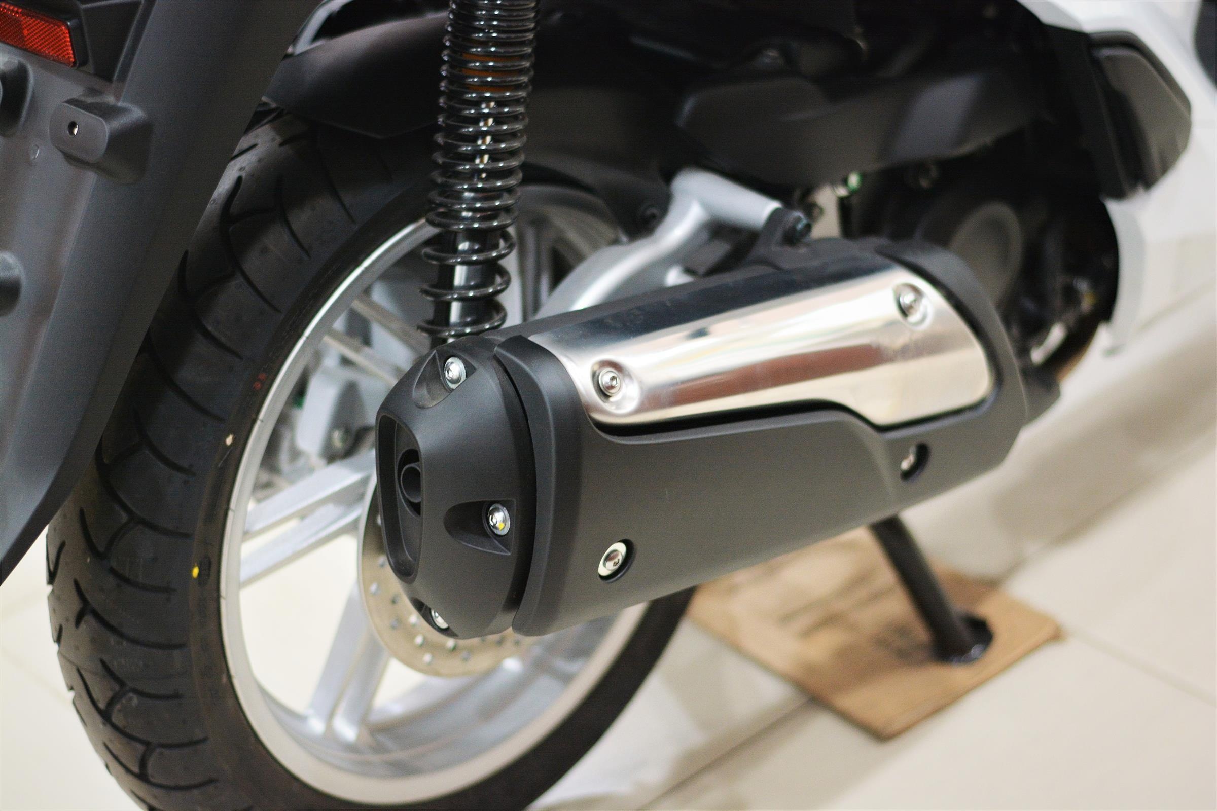 BMW C 400 X lieu co vuot qua Honda SH 300i anh 16