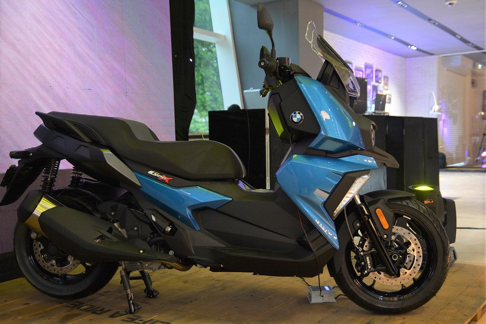 BMW C 400 X lieu co vuot qua Honda SH 300i anh 3