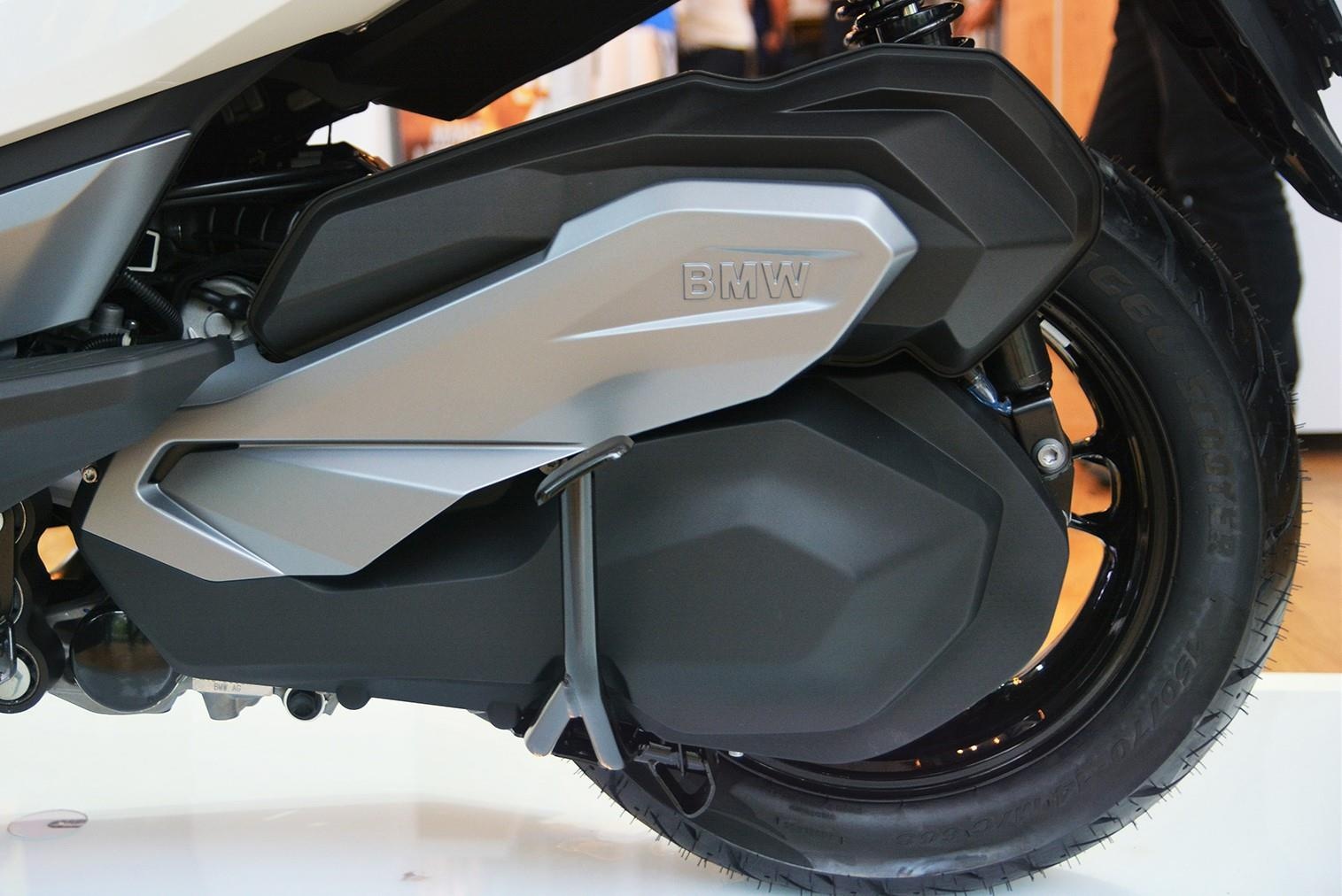 BMW C 400 X lieu co vuot qua Honda SH 300i anh 7